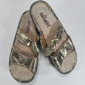 Alegria Karmen Glitz Gold Snake Print Two Strap Leather Sandals Women Size 8
